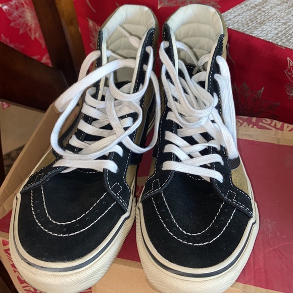 Vans - Picture 2 of 4